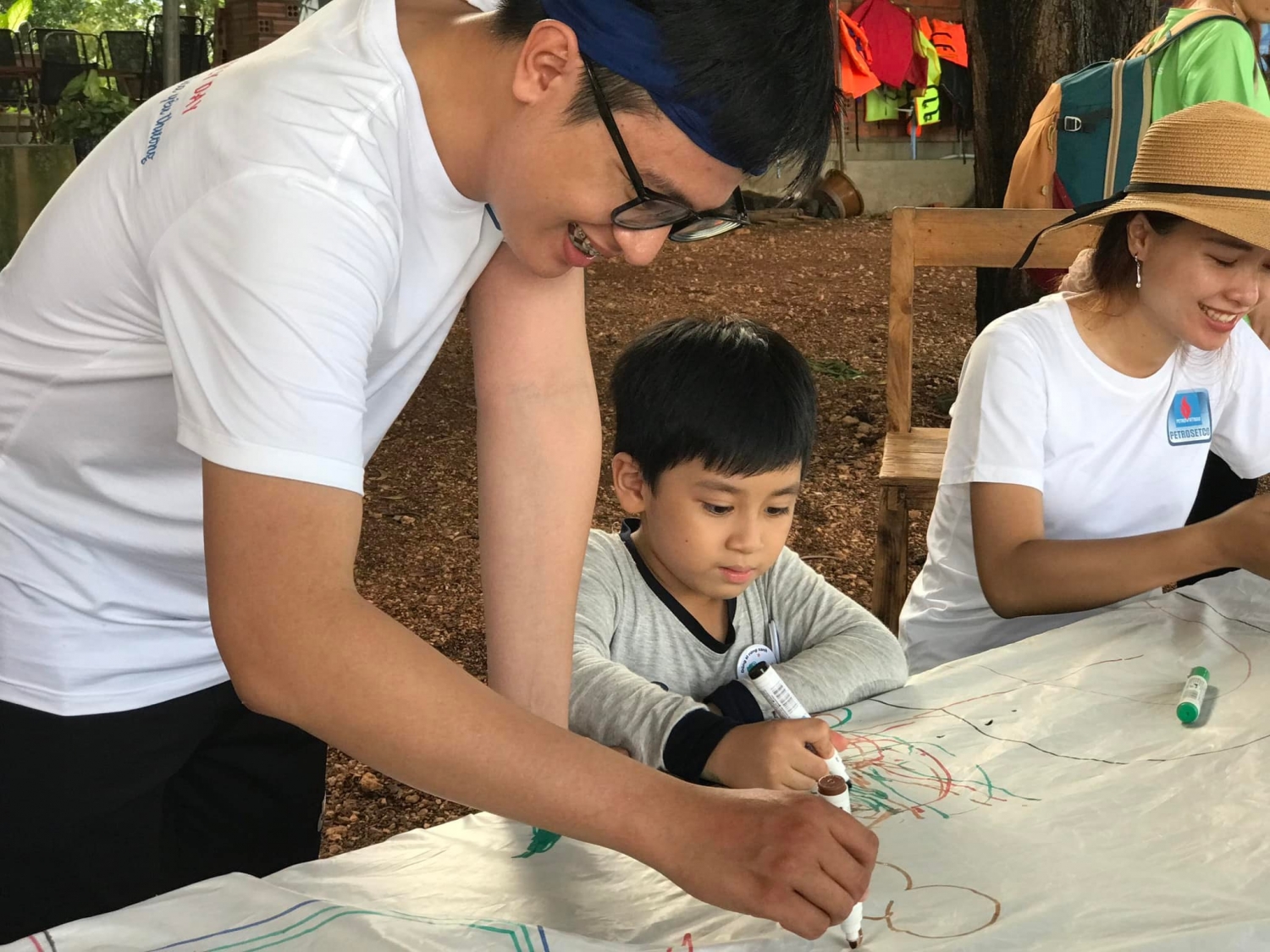 PETROSETCO tổ chức dã ngoại dành cho thiếu nhi