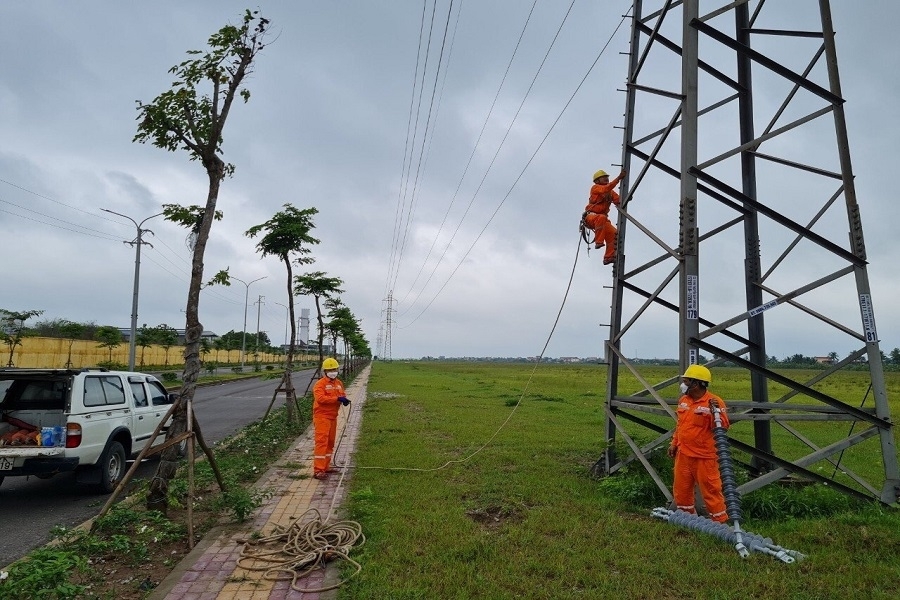 Nắng nóng đỉnh điểm, phụ tải điện miền Bắc lập đỉnh, EVNNPC khuyến cáo khách hàng sử dụng điện tiết kiệm để tránh nguy cơ sự cố lưới