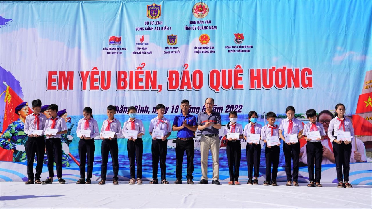 Petrovietnam phối hợp tổ chức chương trình “Cảnh sát biển đồng hành với ngư dân”