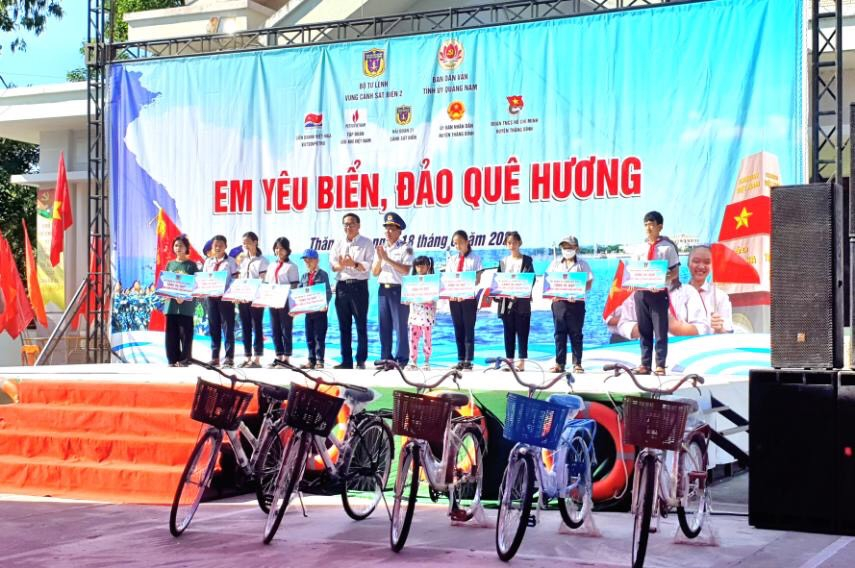 Petrovietnam phối hợp tổ chức chương trình “Cảnh sát biển đồng hành với ngư dân”