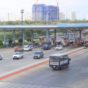 Khẩn trương triển khai thu phí điện tử không dừng tại TP HCM