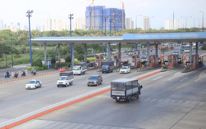 Khẩn trương triển khai thu phí điện tử không dừng tại TP HCM