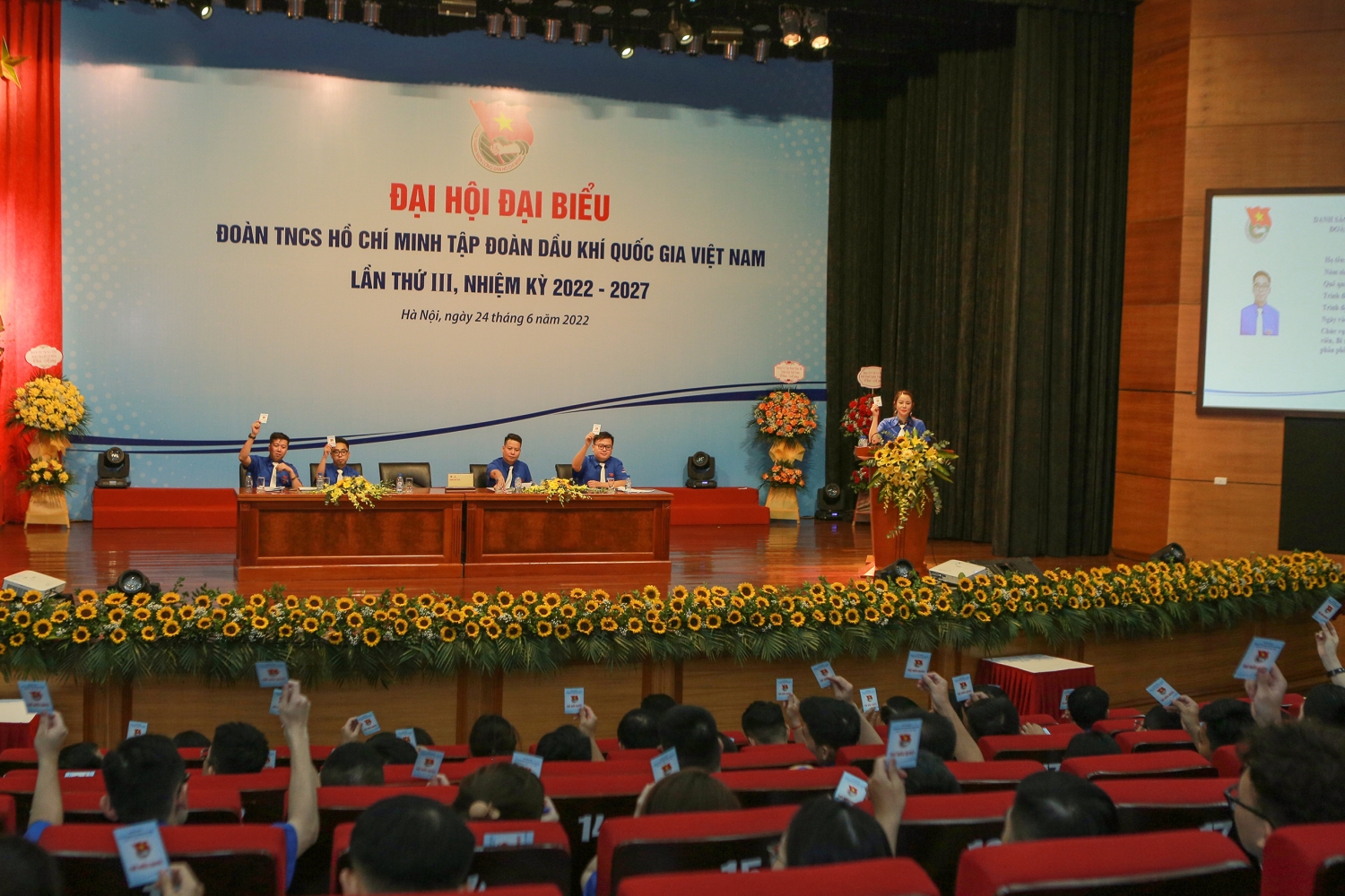 Khai mạc phiên thứ nhất Đại hội đại biểu Đoàn Thanh niên Tập đoàn lần thứ III, nhiệm kỳ 2022-2027 Khai mạc phiên thứ nhất Đại hội đại biểu Đoàn Thanh niên Tập đoàn lần thứ III, nhiệm kỳ 2022-2027
