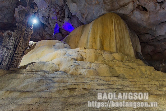 Vẻ đẹp nguyên sơ của hang Pác Ả