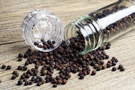 Giá tiêu hôm nay 3/7, thị trường phản ứng trái chiều, tiêu Việt xuất khẩu nhận tin kém vui