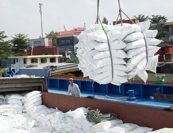 Tin tức kinh tế ngày 13/11: Giá gạo Việt Nam xuất khẩu cao nhất thế giới