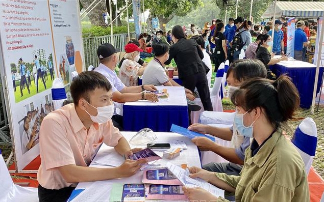 Tin tức kinh tế ngày 15/11: Hơn 240.000 công nhân thiếu việc làm dịp cuối năm