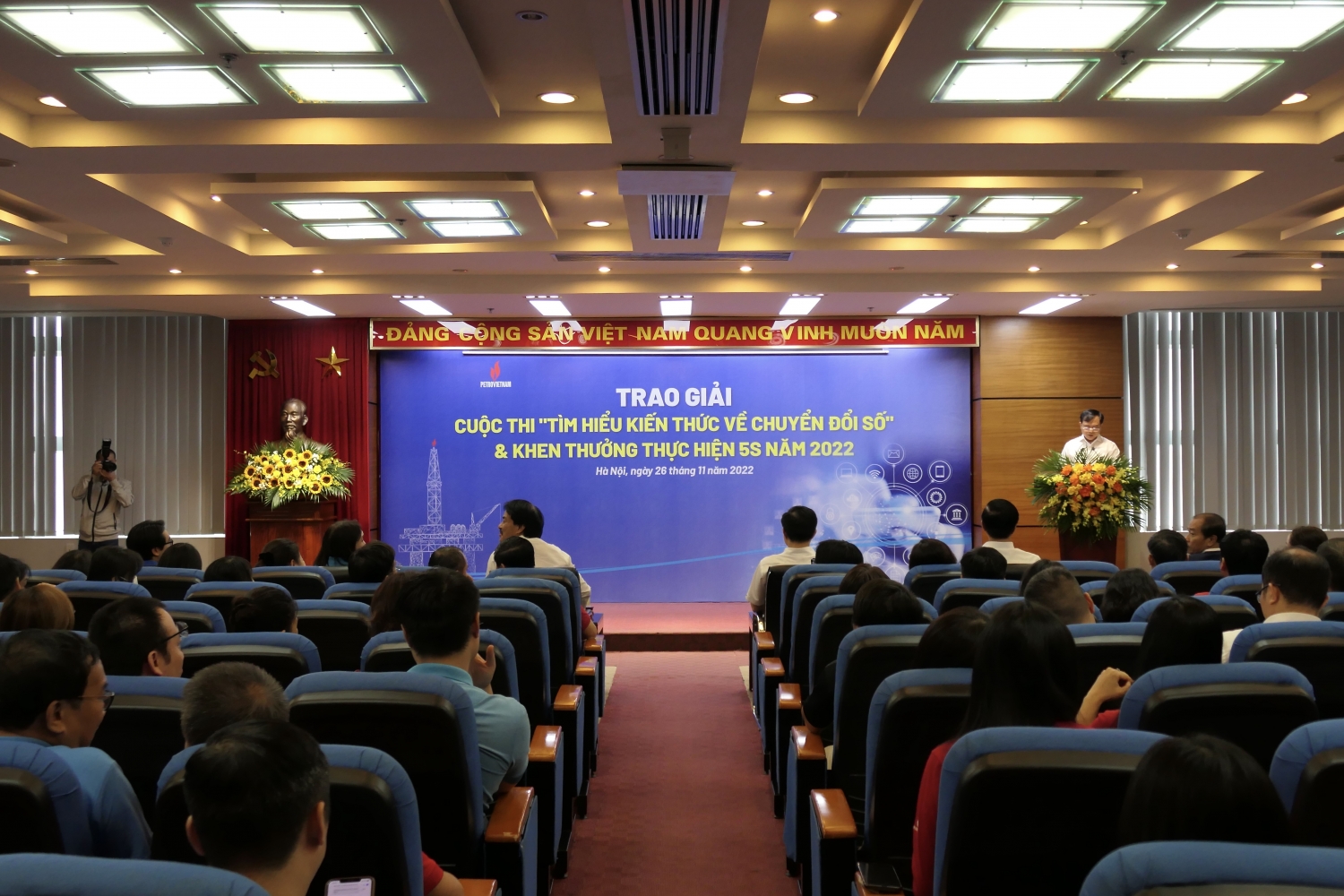 Trao giải cuộc thi online “Tìm hiểu kiến thức về Chuyển đổi số” và trao thưởng tập thể và cá nhân làm tốt 5S năm 2022