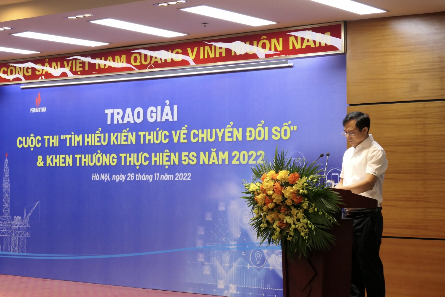 Trao giải cuộc thi online “Tìm hiểu kiến thức về Chuyển đổi số” và trao thưởng tập thể và cá nhân làm tốt 5S năm 2022