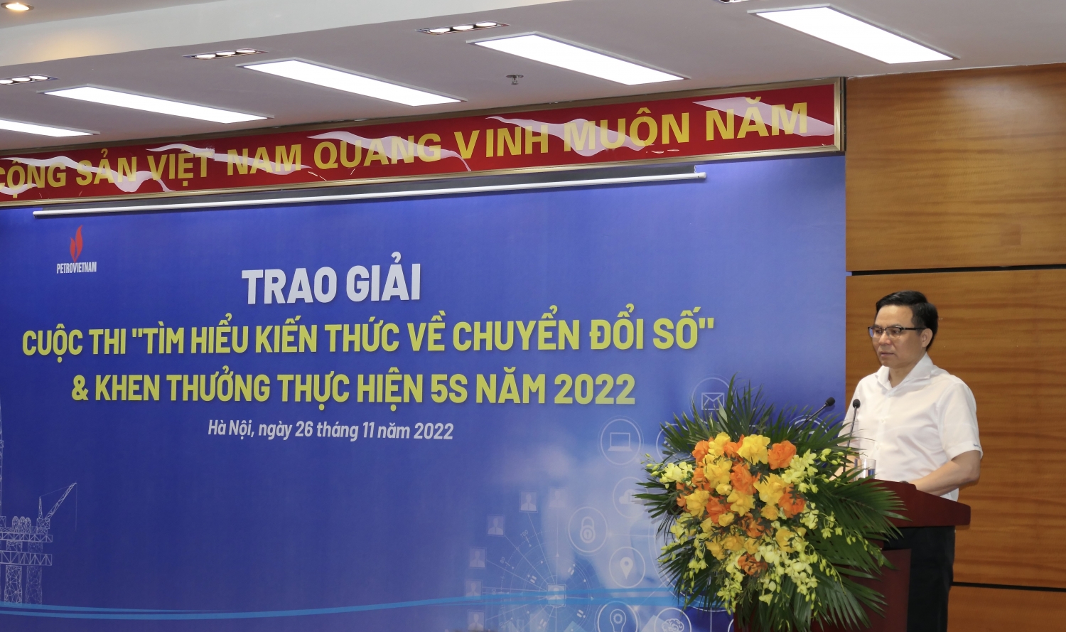Trao giải cuộc thi online “Tìm hiểu kiến thức về Chuyển đổi số” và trao thưởng tập thể và cá nhân làm tốt 5S năm 2022