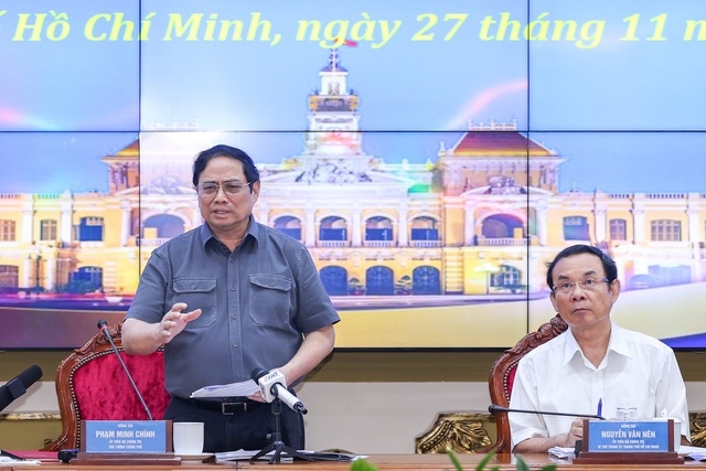 Thủ tướng đề nghị TPHCM tập trung nguồn lực cho 3 động lực tăng trưởng: Tiêu dùng, đầu tư, xuất khẩu Thủ tướng đề nghị TPHCM tập trung nguồn lực cho 3 động lực tăng trưởng: Tiêu dùng, đầu tư, xuất khẩu