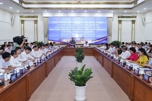 Thủ tướng đề nghị TPHCM tập trung nguồn lực cho 3 động lực tăng trưởng: Tiêu dùng, đầu tư, xuất khẩu Thủ tướng đề nghị TPHCM tập trung nguồn lực cho 3 động lực tăng trưởng: Tiêu dùng, đầu tư, xuất khẩu