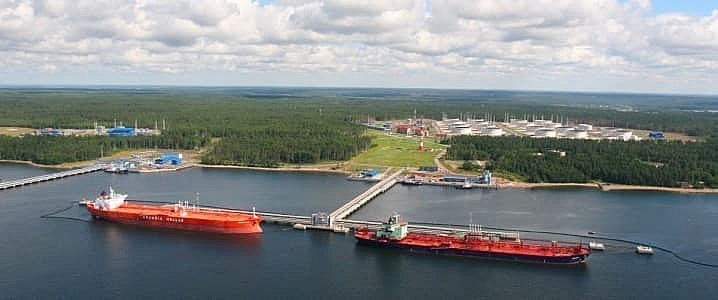 Nga tăng cường khai thác trong khi OPEC+ có thể cắt giảm sản lượng dầu sâu hơn
