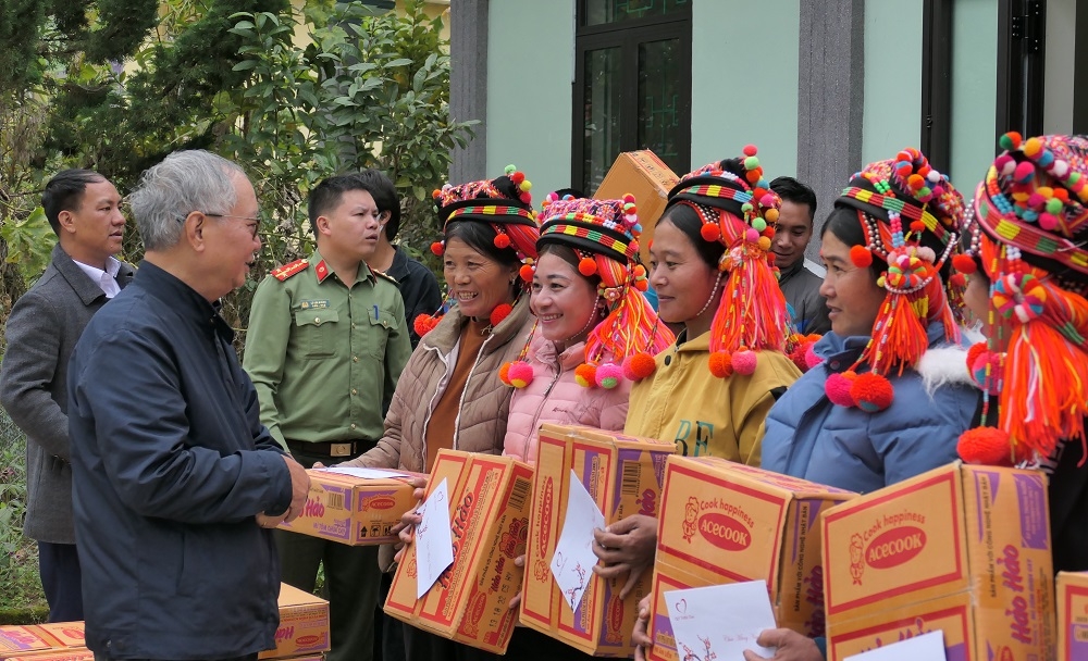 Lại đến với bà con Điện Biên và Lai Châu