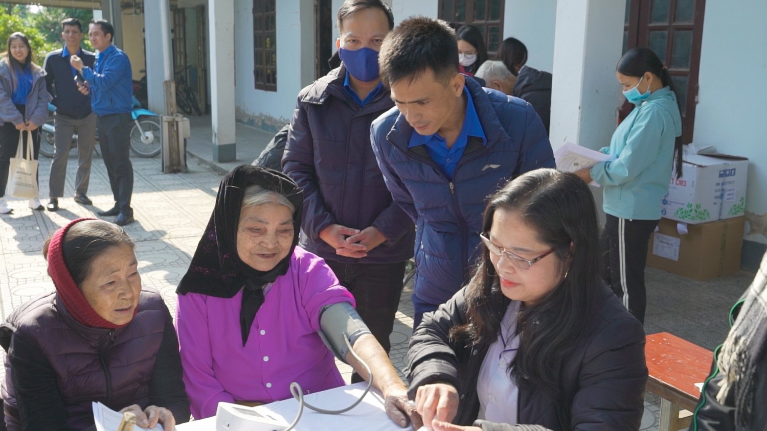 Đoàn Thanh niên PV Power tổ chức cấp phát thuốc và khám bệnh cho nhân dân tại Phú Thọ