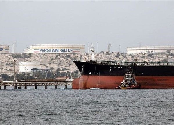 Doanh thu từ xuất khẩu dầu thô của Iran dự kiến giảm đáng kể vào năm 2023