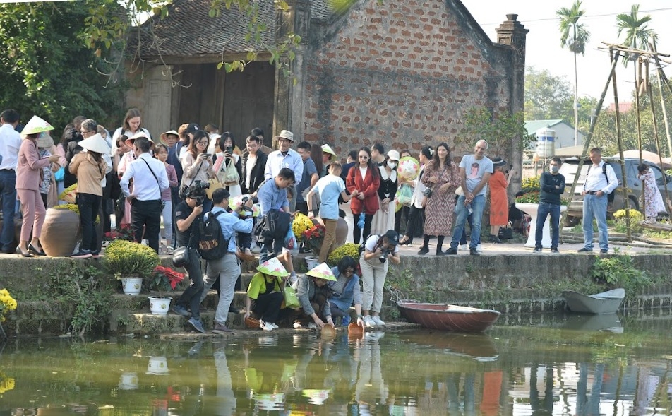 Hà Nội: Khám phá, trải nghiệm nét văn hóa ''Tết làng Việt