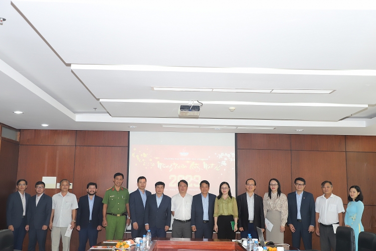 Lãnh đạo phường Long Toàn đến thăm, chúc Tết Trường Đại học Dầu khí Việt Nam