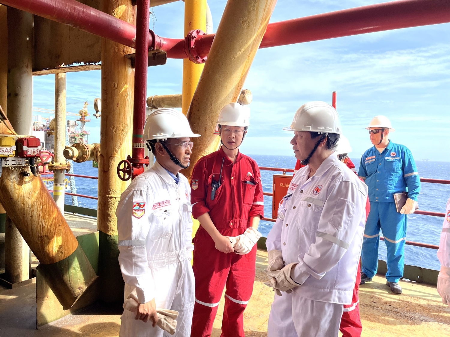Lãnh đạo TP Vũng Tàu và Vietsovpetro chúc Tết người lao động trên Giàn CNTT-2