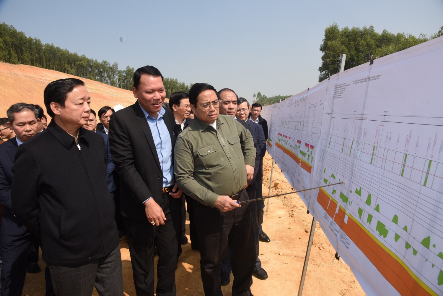 Thủ tướng kiểm tra, đôn đốc dự án cao tốc Tuyên Quang - Phú Thọ, chúc Tết công nhân và người dân khu tái định cư