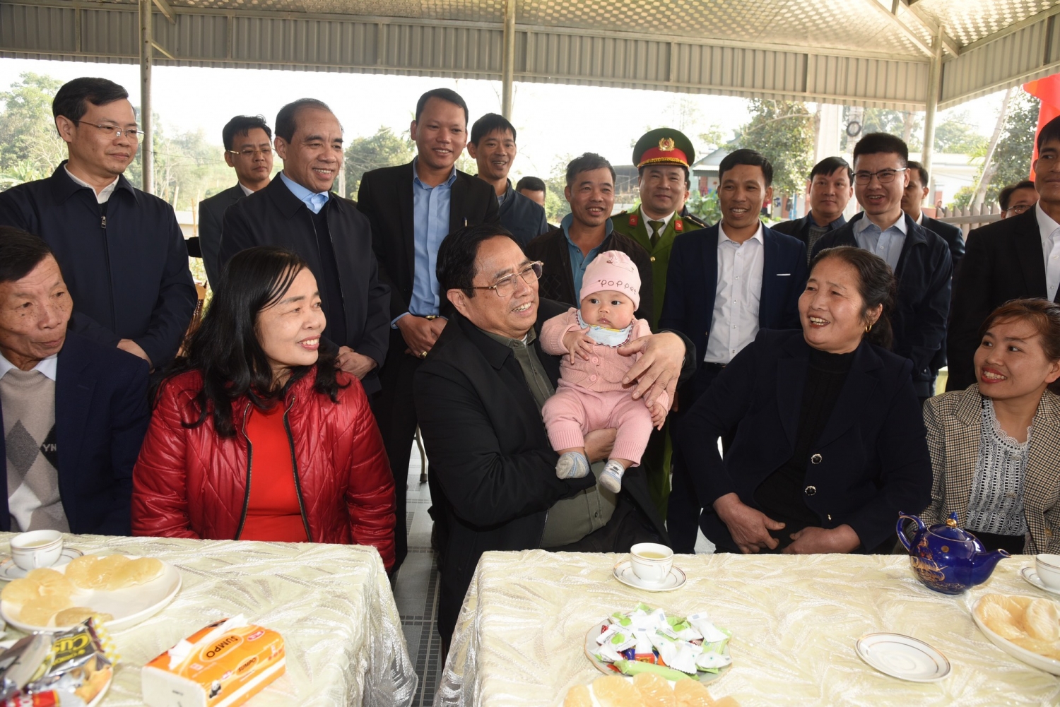 Thủ tướng kiểm tra, đôn đốc dự án cao tốc Tuyên Quang - Phú Thọ, chúc Tết công nhân và người dân khu tái định cư