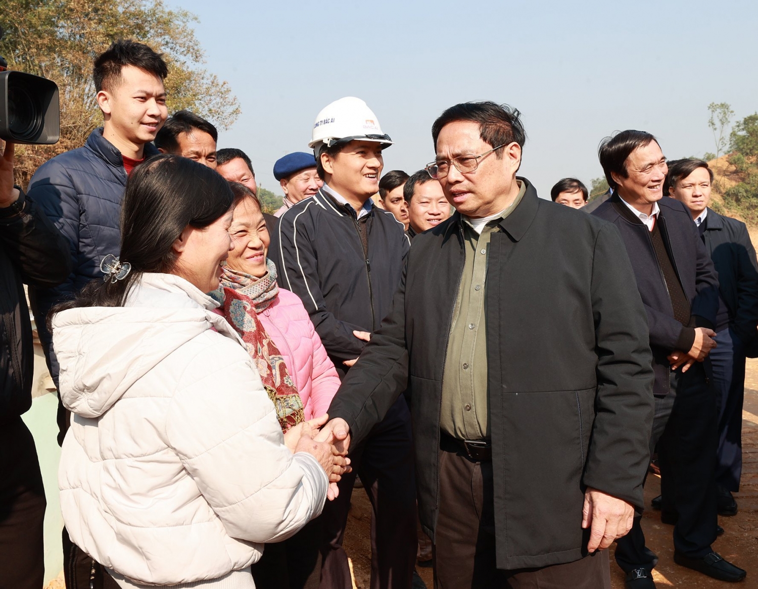 Thủ tướng kiểm tra, đôn đốc dự án cao tốc Tuyên Quang - Phú Thọ, chúc Tết công nhân và người dân khu tái định cư