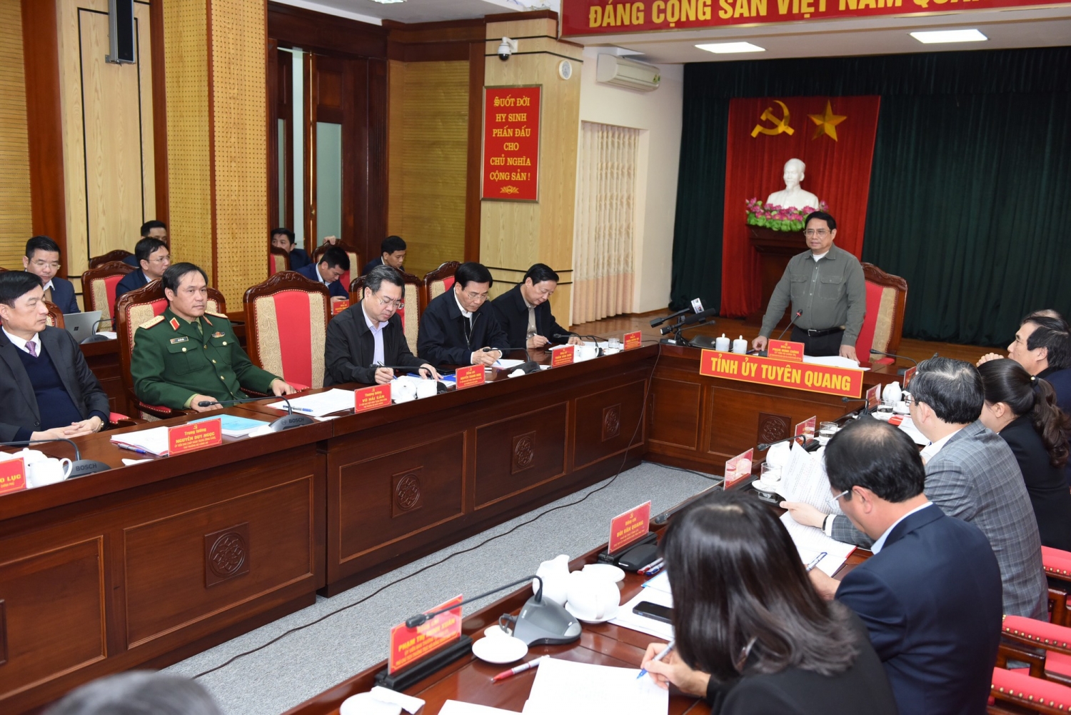 Thủ tướng kiểm tra, đôn đốc dự án cao tốc Tuyên Quang - Phú Thọ, chúc Tết công nhân và người dân khu tái định cư