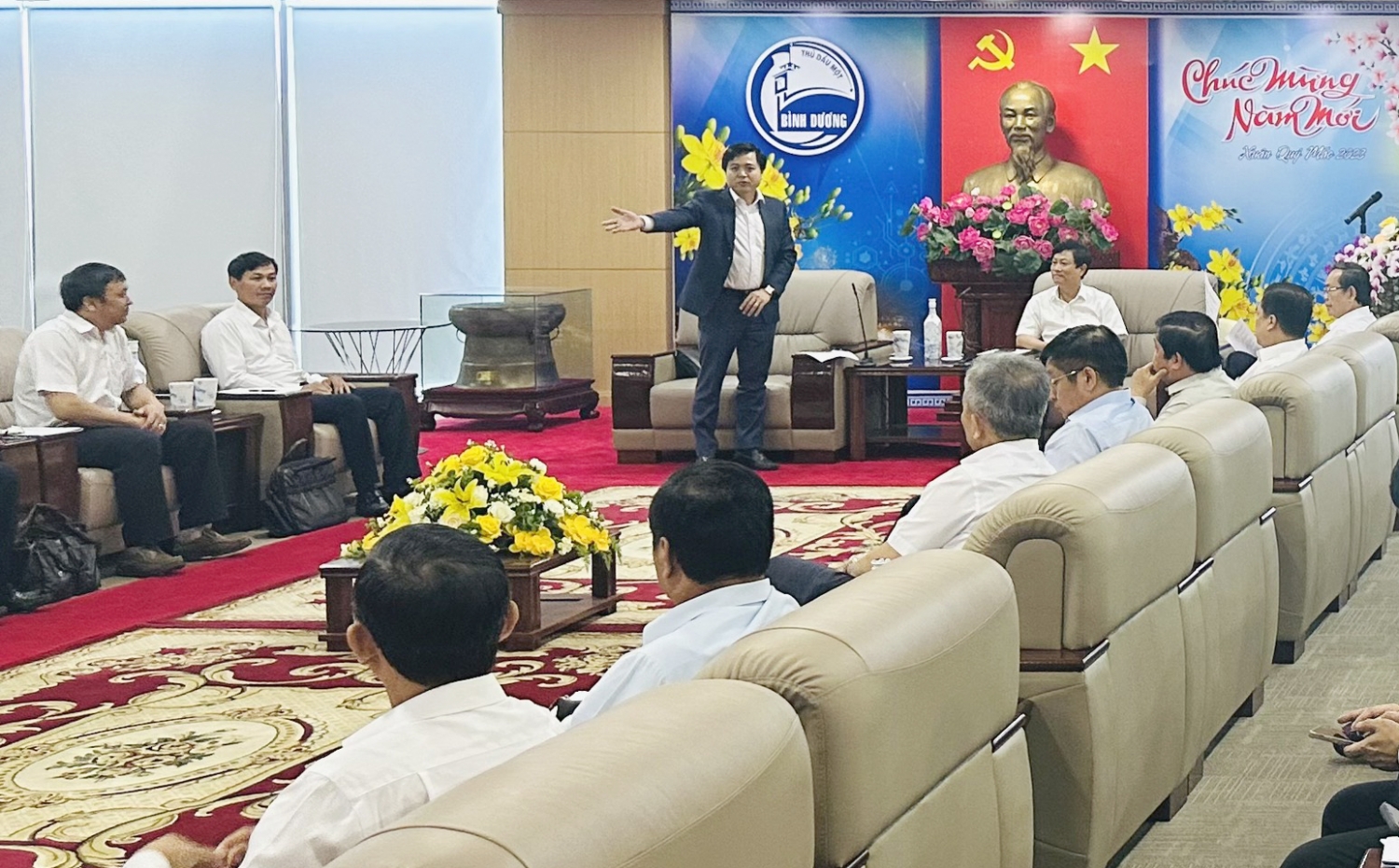 Bàn giải pháp tháo gỡ vướng mắc mặt bằng các dự án truyền tải điện đi qua tỉnh Bình Dương