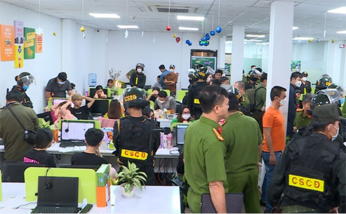 Cần làm rõ vai trò của các ngân hàng trong vụ cung cấp hợp đồng cho công ty luật đòi nợ