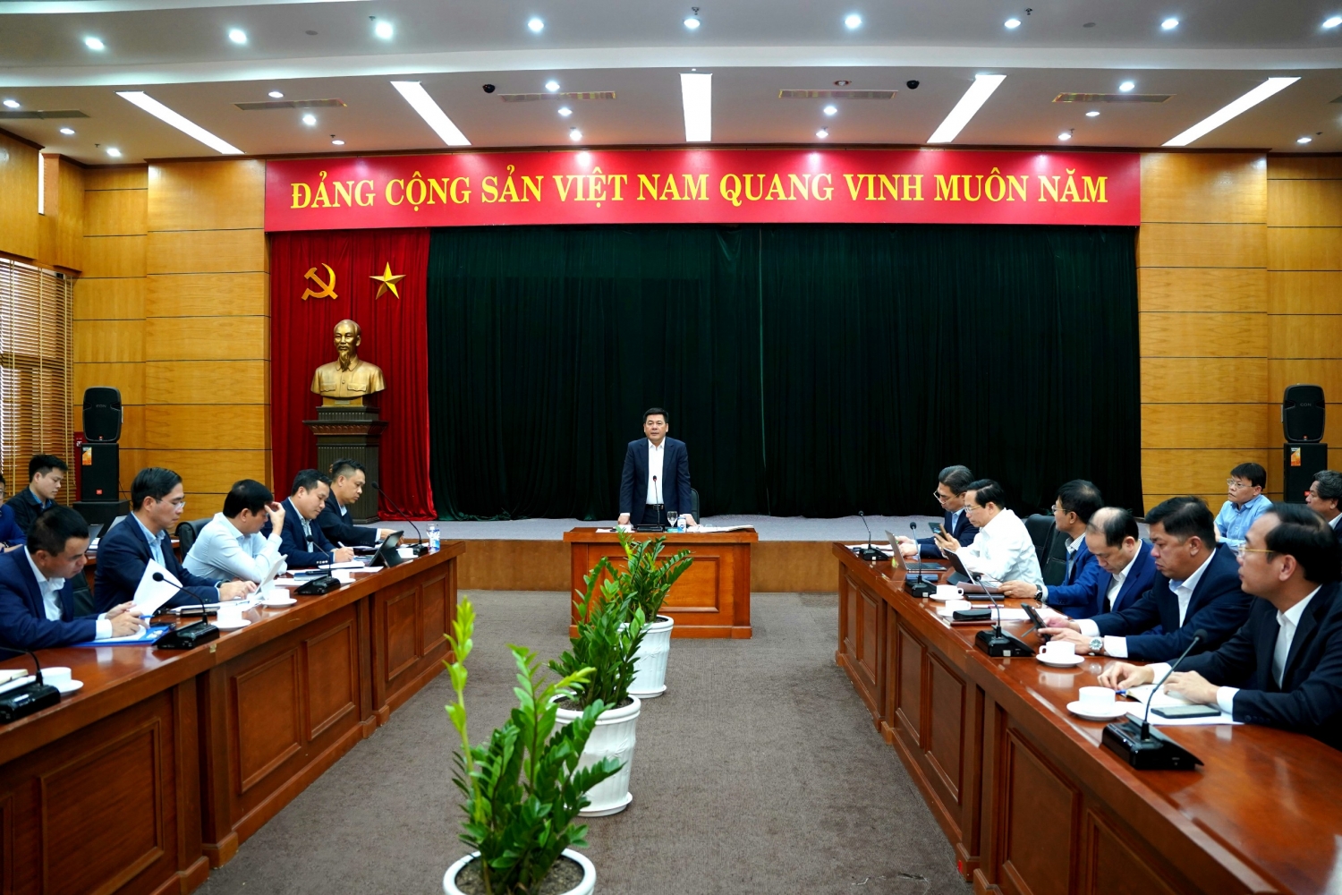 Phải đảm bảo cung cấp đủ than cho sản xuất điện, đạm