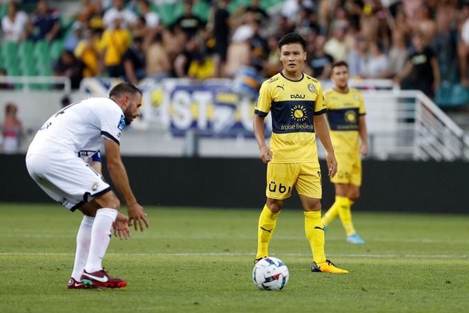 Quang Hải tiếp tục bị gạch tên ở đội hình Pau FC - 1
