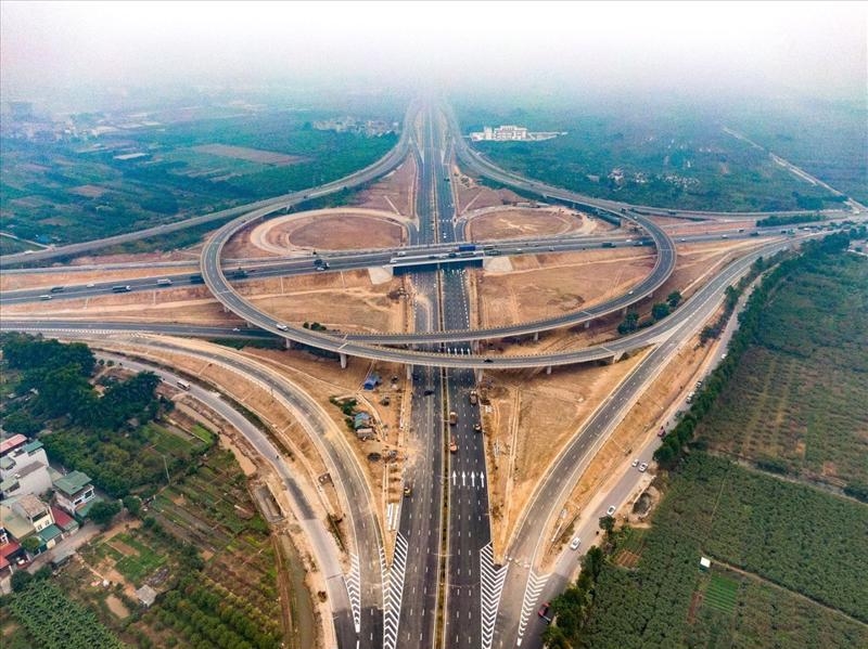 khẩn trương hoàn thiện thủ tục đầu tư các dự án dự kiến bố trí kế hoạch đầu tư công trung hạn giai đoạn 2021 - 2025 và Chương trình phục hồi và phát triển kinh tế - xã hội