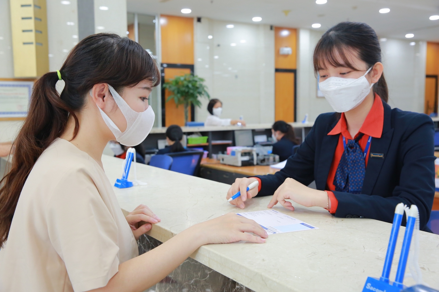 Tin ngân hàng ngày 8/3: Đề nghị giảm lãi suất cho vay doanh nghiệp