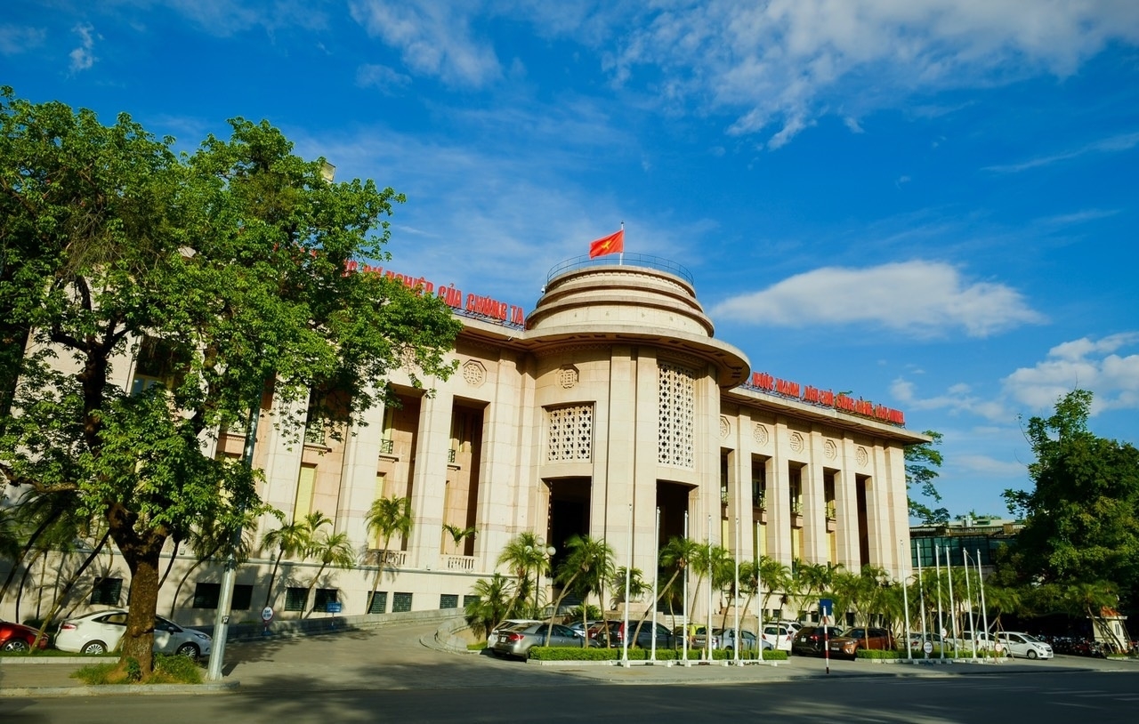 Tin ngân hàng nổi bật tuần qua: Không được để nhân viên tư vấn sai khi bán bảo hiểm, trái phiếu