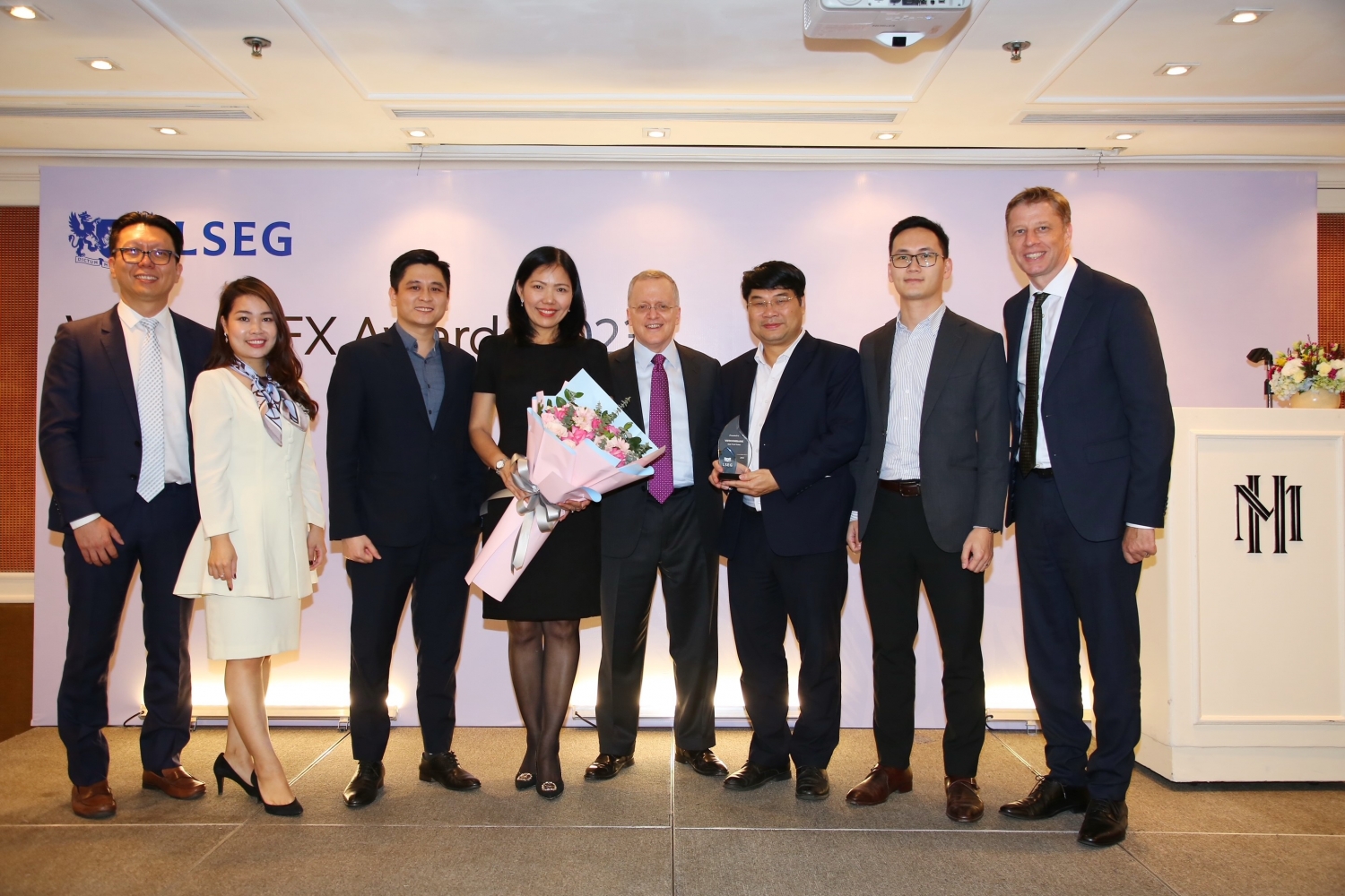 Vietcombank nhận danh hiệu Best FXall Taker tại lễ trao giải thưởng Refinitiv Vietnam FX Awards năm 2023