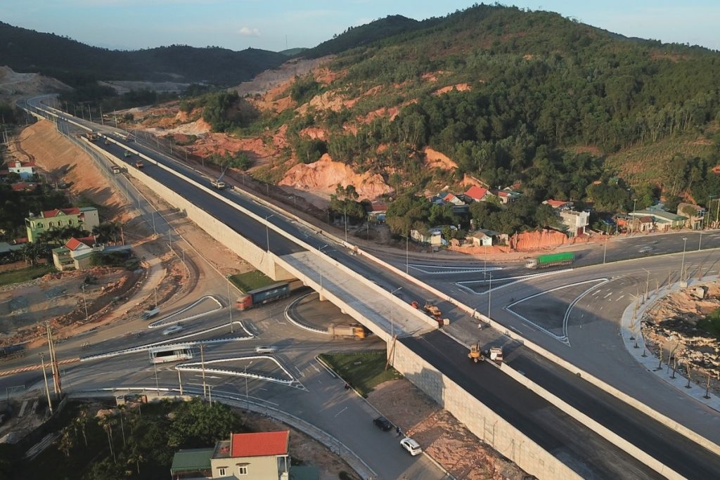 Thủ tướng yêu cầu tập trung tháo gỡ khó khăn, đẩy nhanh tiến độ các dự án giao thông