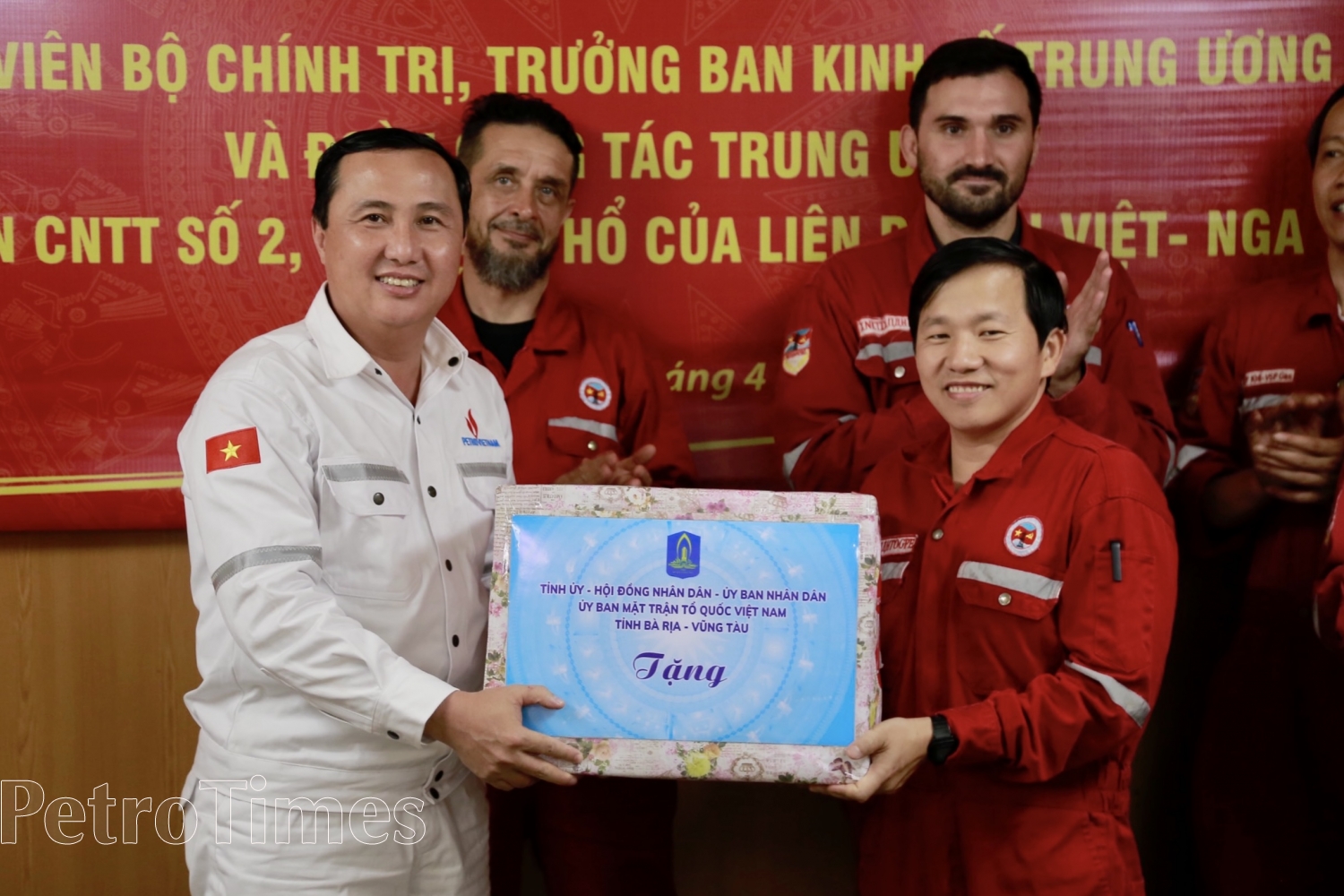 Trưởng Ban Kinh tế Trung ương Trần Tuấn Anh thăm và làm việc tại Giàn Công nghệ trung tâm số 2 Trưởng Ban Kinh tế Trung ương Trần Tuấn Anh thăm và làm việc tại Giàn Công nghệ trung tâm số 2