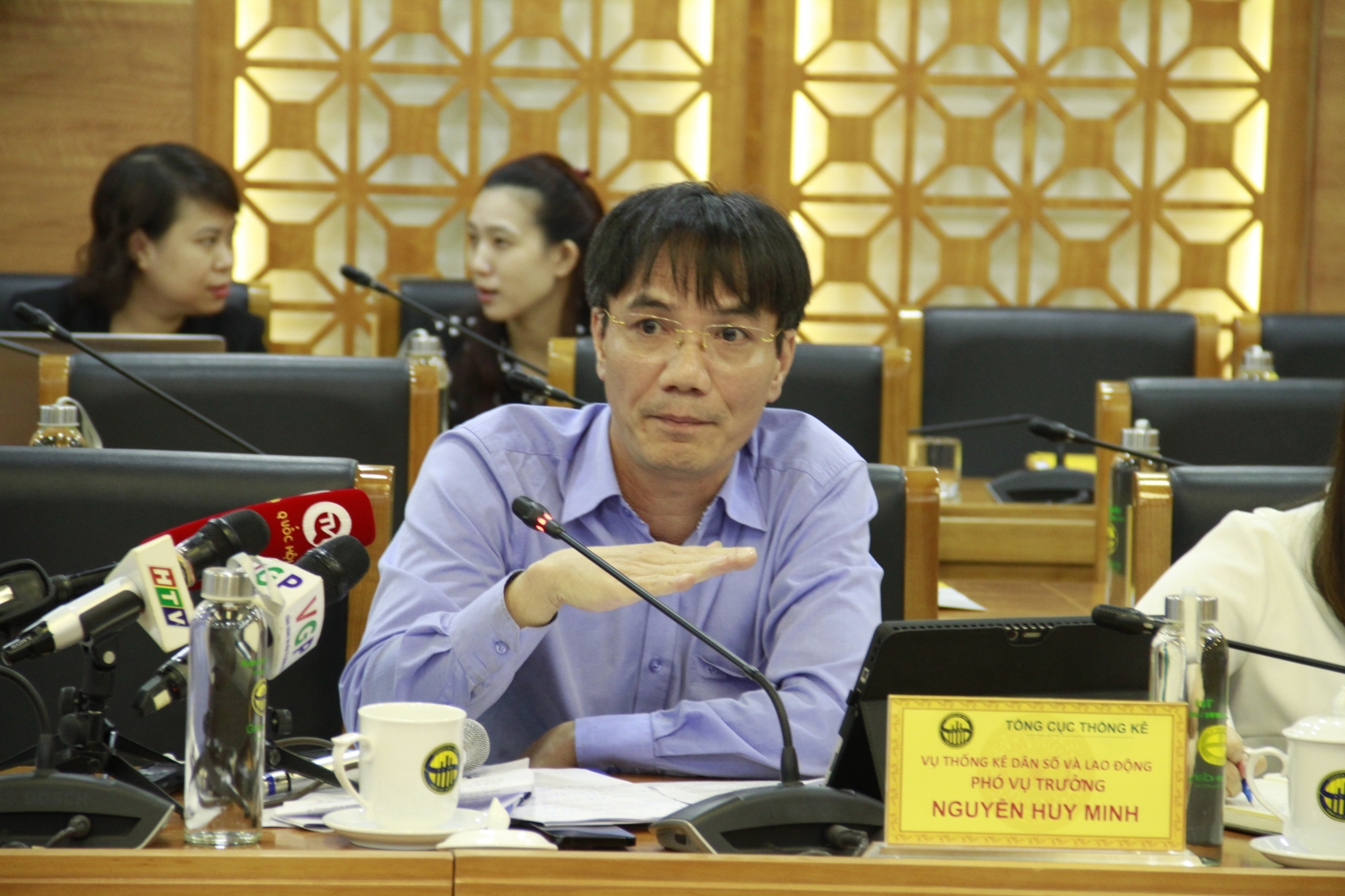 Đừng để người lao động phải “thiệt đơn thiệt kép”