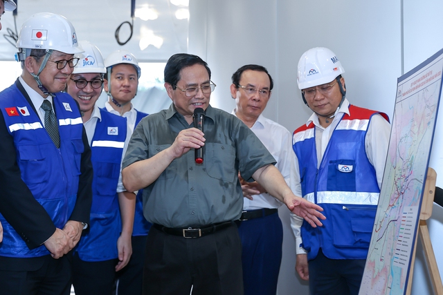 Thủ tướng đi thử nghiệm tàu metro Bến Thành - Suối Tiên, thúc đẩy dự án nút giao thông lớn nhất TPHCM