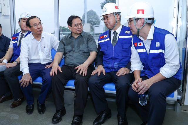 Thủ tướng đi thử nghiệm tàu metro Bến Thành - Suối Tiên, thúc đẩy dự án nút giao thông lớn nhất TPHCM