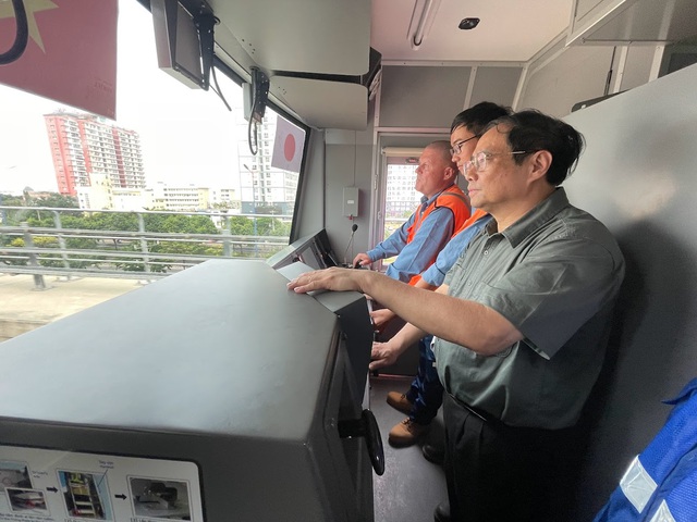 Thủ tướng đi thử nghiệm tàu metro Bến Thành - Suối Tiên, thúc đẩy dự án nút giao thông lớn nhất TPHCM