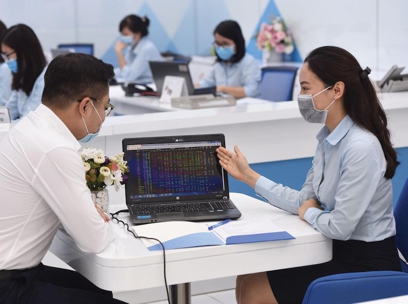 Theo chuyên gia, nhà đầu tư có thể tận dụng nhịp điều chỉnh lần này để tái cơ cấu danh mục đầu tư và cân nhắc gia tăng tỷ trọng cổ phiếu nếu VN-Index về vùng hỗ trợ 1.030-1.040 điểm