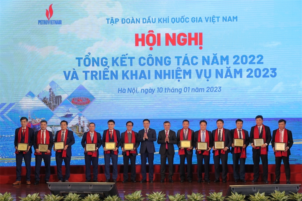 BSR - 15 năm đoàn kết kiến tạo, phát triển bền vững BSR - 15 năm đoàn kết kiến tạo, phát triển bền vững