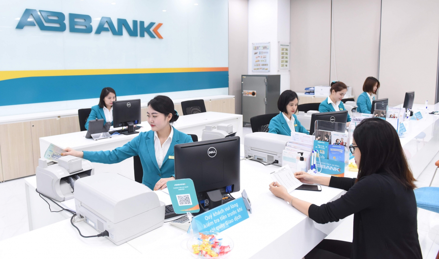 Tin ngân hàng nổi bật tuần qua: Cho phép ngân hàng mua lại ngay trái phiếu doanh nghiệp