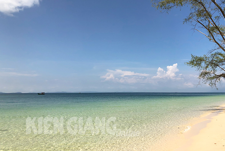 Hòa mình vào vẻ đẹp hoang sơ mũi Hàm Rồng ở bắc đảo Phú Quốc Hòa mình vào vẻ đẹp hoang sơ mũi Hàm Rồng ở bắc đảo Phú Quốc