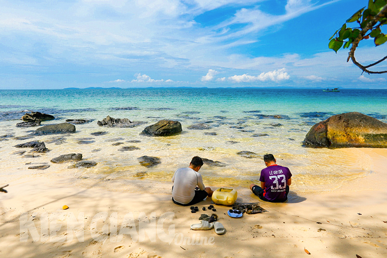 Hòa mình vào vẻ đẹp hoang sơ mũi Hàm Rồng ở bắc đảo Phú Quốc Hòa mình vào vẻ đẹp hoang sơ mũi Hàm Rồng ở bắc đảo Phú Quốc