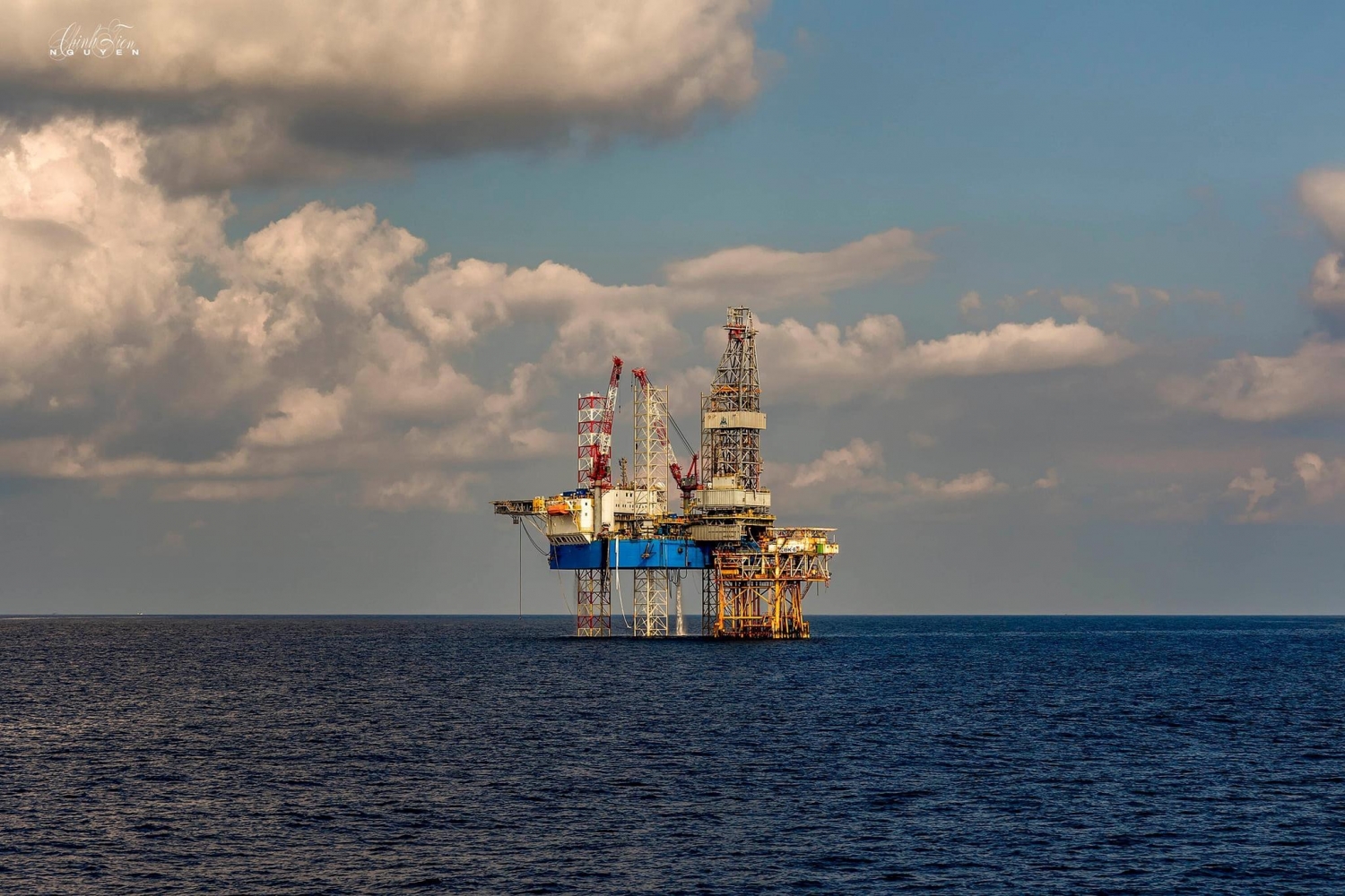 Giá dầu thế giới giảm trước dữ liệu kinh tế kém từ Trung Quốc