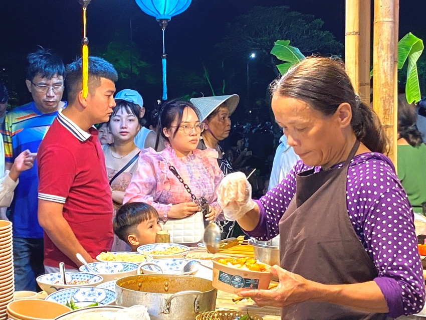 Ẩm thực Huế hấp dẫn thực khách gần xa