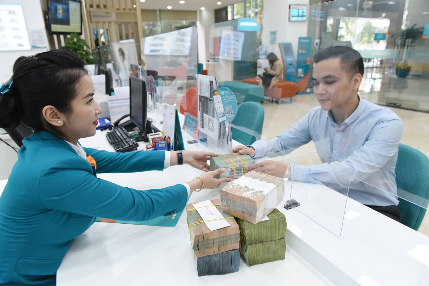 Lãi suất tiền gửi ngân hàng nào cao nhất hiện nay?