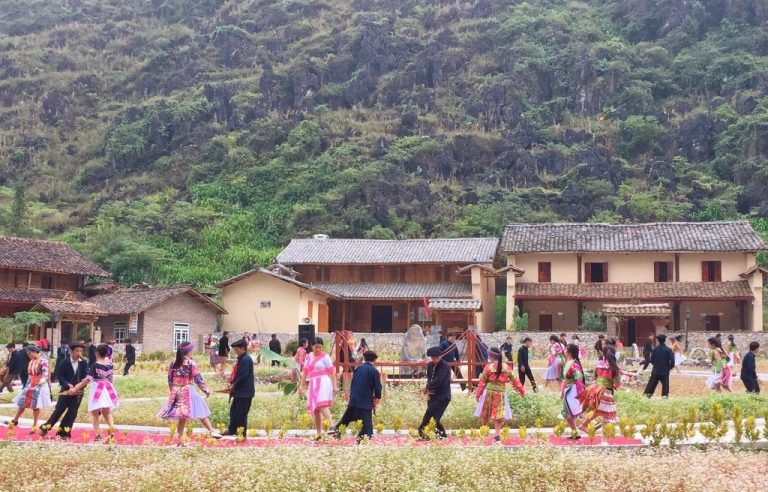 Ngôi làng H’Mông đẹp như phim trường ở Hà Giang Ngôi làng H’Mông đẹp như phim trường ở Hà Giang